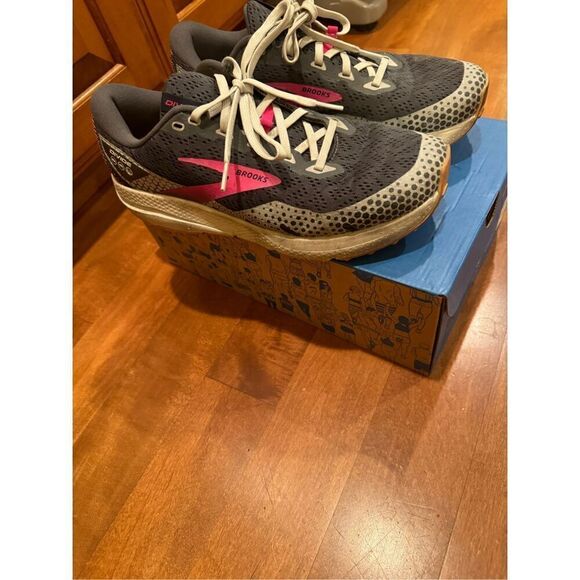 Woman’s Brooks Divide 3 running shoes w box - Picture 1 of 5